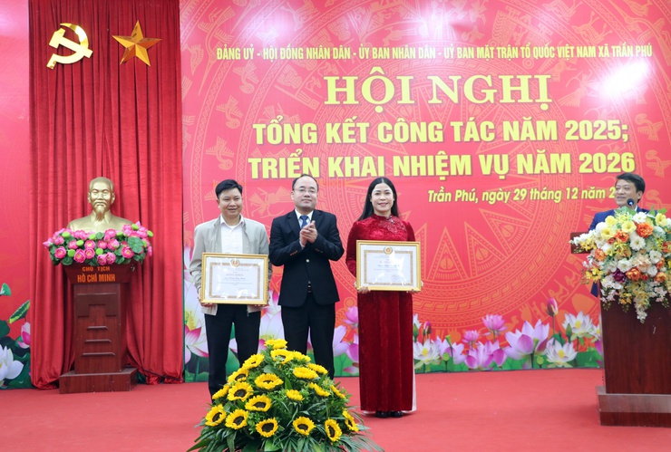 Xã Trần Phú tổ chức Hội nghị tổng kết nhiệm vụ chính trị năm 2025, trao thưởng các tập thể, cá nhân xuất sắc- Ảnh 2.