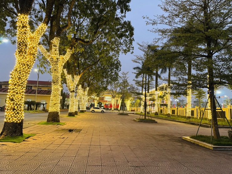 UBND xã Phú Xuyên đón đoàn kiểm tra Chung khảo 
Cuộc thi “Sáng – xanh – sạch – đẹp”
- Ảnh 7.