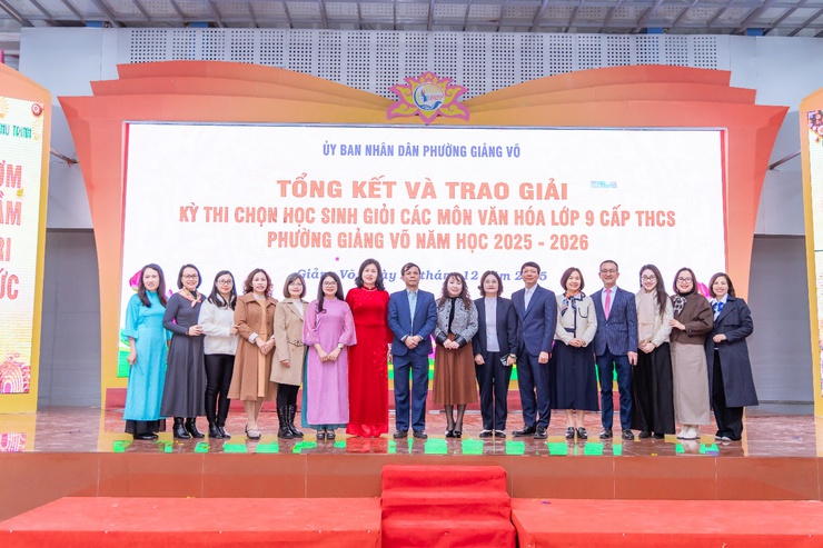 PHƯỜNG GIẢNG VÕ: TỔ CHỨC TỔNG KẾT VÀ TRAO GIẢI KỲ THI CHỌN HỌC SINH GIỎI CÁC MÔN VĂN HÓA LỚP 9, NĂM HỌC 2025-2026- Ảnh 3.