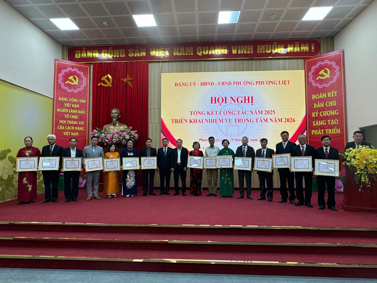 Phường Phương Liệt tham dự hội nghị trực tuyến toàn thành phố tổng kết công tác năm 2025, triển khai nhiệm vụ năm 2026- Ảnh 4.