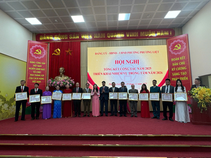 Phường Phương Liệt tham dự hội nghị trực tuyến toàn thành phố tổng kết công tác năm 2025, triển khai nhiệm vụ năm 2026- Ảnh 5.