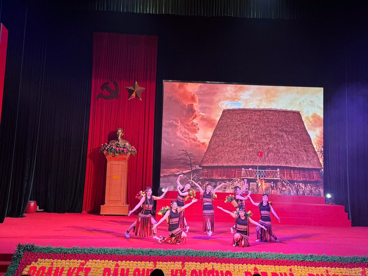 Ấn tượng Chương trình Gala văn nghệ “Chào năm mới 2026” xã Thanh Trì- Ảnh 5.