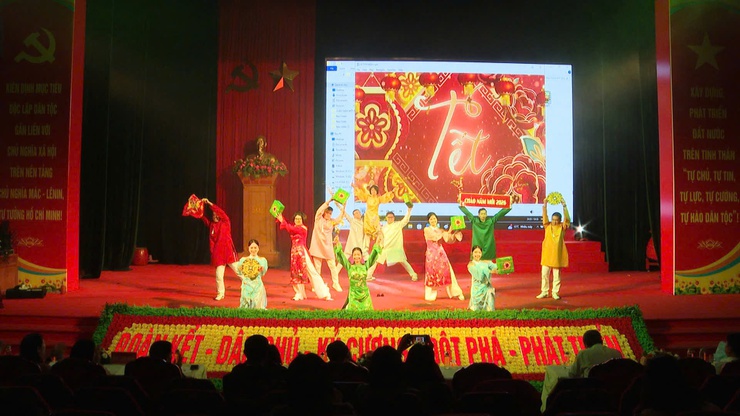 Ấn tượng Chương trình Gala văn nghệ “Chào năm mới 2026” xã Thanh Trì- Ảnh 4.