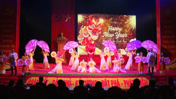 Ấn tượng Chương trình Gala văn nghệ “Chào năm mới 2026” xã Thanh Trì- Ảnh 7.