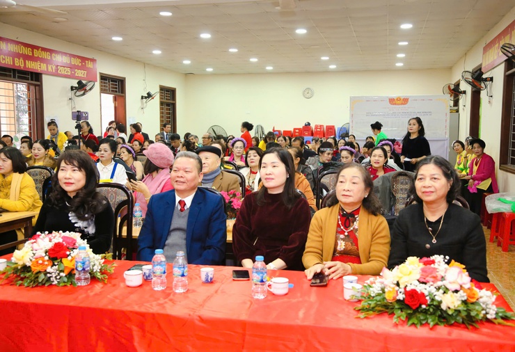 Lan tỏa tinh thần “Mừng Đảng, mừng Xuân” từ phong trào văn nghệ người cao tuổi phường Tây Hồ - Ảnh 4.