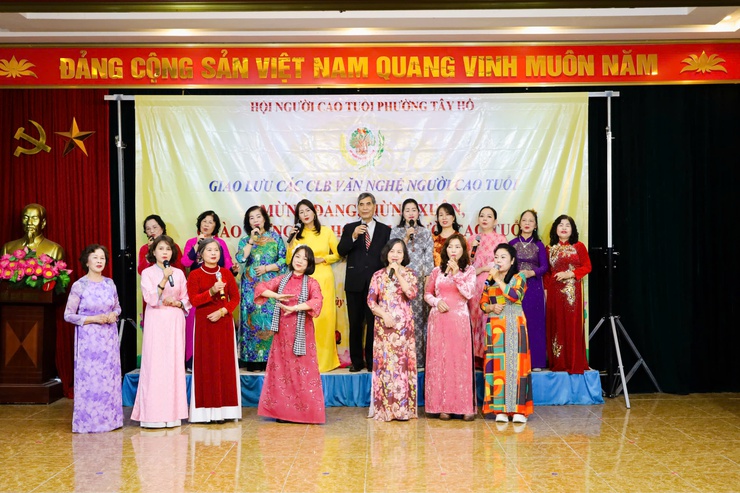 Lan tỏa tinh thần “Mừng Đảng, mừng Xuân” từ phong trào văn nghệ người cao tuổi phường Tây Hồ - Ảnh 7.