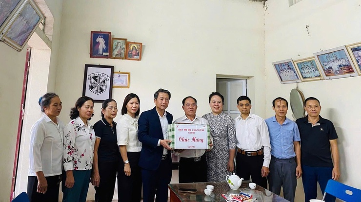 LÃNH ĐẠO XÃ SÓC SƠN ĐẾN THĂM, CHÚC MỪNG CÁC VỊ CHỨC SẮC TÔN GIÁO VÀ BÀ CON GIÁO DÂN- Ảnh 3.