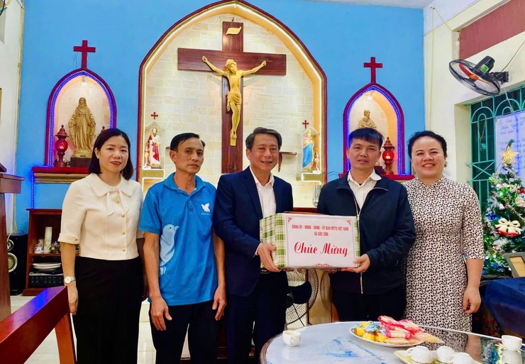 LÃNH ĐẠO XÃ SÓC SƠN ĐẾN THĂM, CHÚC MỪNG CÁC VỊ CHỨC SẮC TÔN GIÁO VÀ BÀ CON GIÁO DÂN- Ảnh 6.