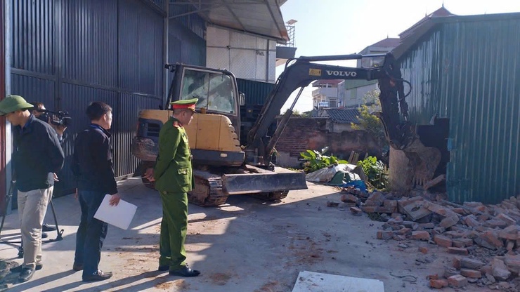 XÃ SÓC SƠN TỔ CHỨC CƯỠNG CHẾ ĐỐI VỚI CÁC TRƯỜNG HỢP VI PHẠM ĐẤT ĐAI, TRẬT TỰ XÂY DỰNG- Ảnh 3.