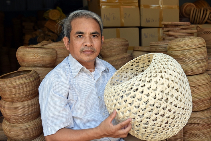 Gìn giữ nghề truyền thống tại làng nghề mây tre đan Phú Vinh- Ảnh 1.