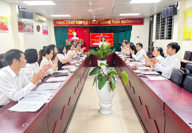 Chi bộ trường Tiểu học Thúy Lĩnh tổ chức Hội nghị kiểm điểm, đánh giá, xếp loại chất lượng Chi bộ và Đảng viên, năm 2025- Ảnh 4.