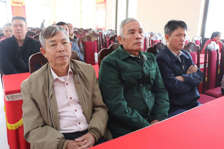 Ủy ban nhân dân xã Bất Bạt tổ chức hội nghị lấy ý kiến về chỉnh trang, quy hoạch Nghĩa trang liệt sĩ Tòng Bạt- Ảnh 2.