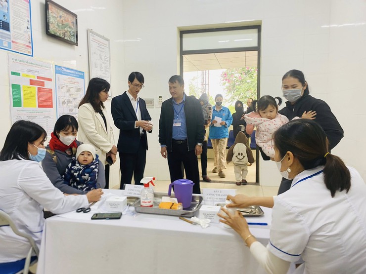 Xã Vật Lại tổ chức Chiến dịch cho trẻ uống bổ sung Vitamin A đợt 2 năm 2025- Ảnh 1.