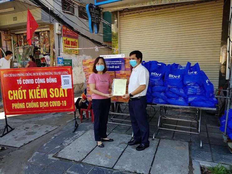 Tấm gương điển hình tiến tiến trong phong trào thi đua yêu nước của phường Vĩnh Tuy giai đoạn 2020-2025- Ảnh 2.