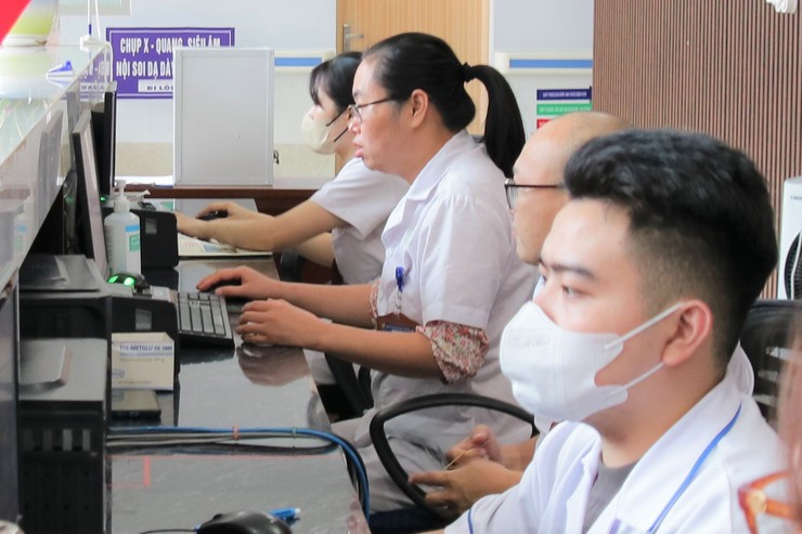 Thực hiện “Chiến dịch 90 ngày triển khai thu thập dữ liệu sống trong lĩnh vực y tế” tại một số bệnh viện trên địa bàn thành phố- Ảnh 1.