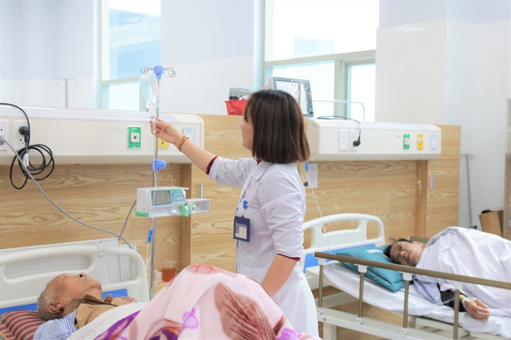 Đẩy mạnh tuyên truyền nâng cao y đức trong cán bộ ngành y tế- Ảnh 1.