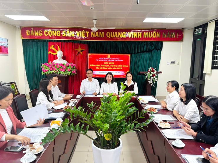 Chi bộ trường Tiểu học Thúy Lĩnh tổ chức Hội nghị kiểm điểm, đánh giá, xếp loại chất lượng Chi bộ và Đảng viên, năm 2025- Ảnh 1.