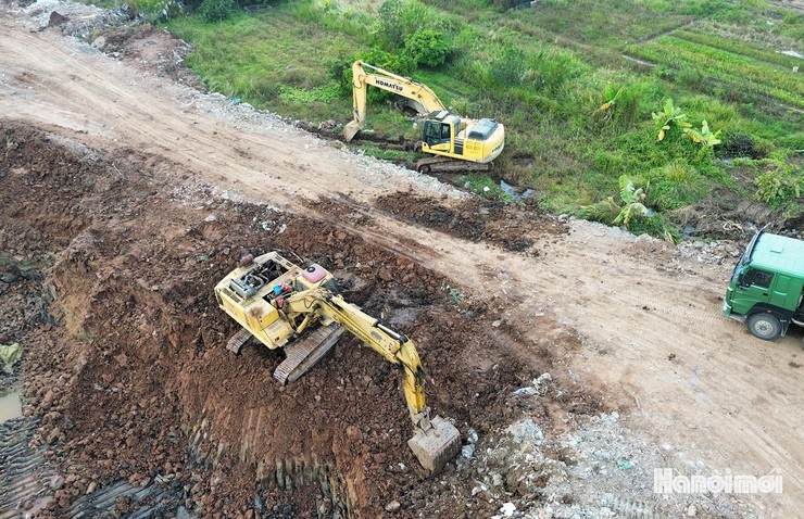 Đại công trường thi công hồ điều hòa  phường Long Biên- Ảnh 5.