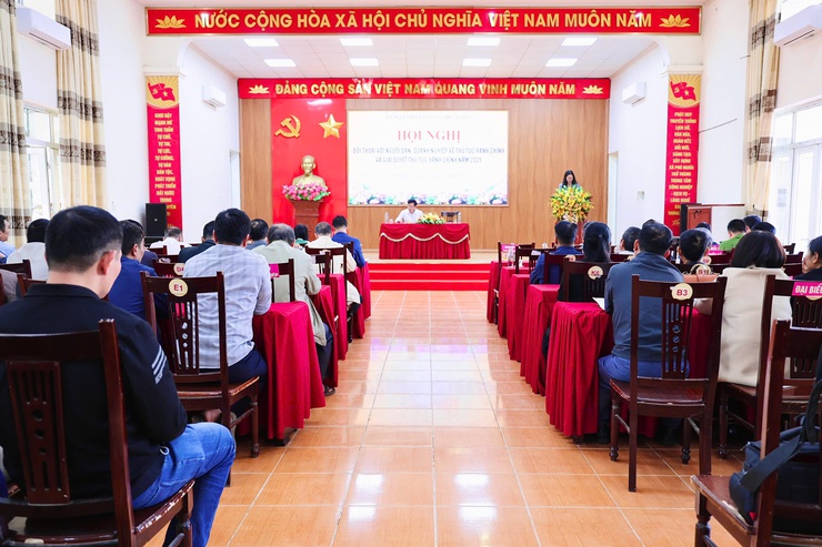 Phú Nghĩa đẩy mạnh cải cách hành chính: Lấy sự hài lòng của người dân làm thước đo- Ảnh 1.