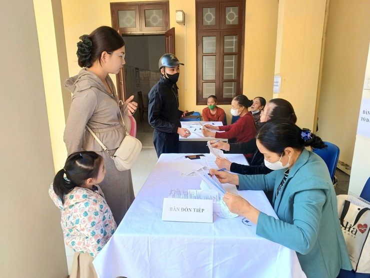 Trạm Y tế phường triển khai chiến dịch bổ sung Vitamin A đợt II/2025 - Ảnh 1.