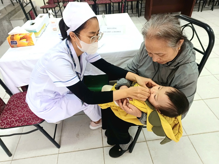 Trạm Y tế phường triển khai chiến dịch bổ sung Vitamin A đợt II/2025 - Ảnh 2.