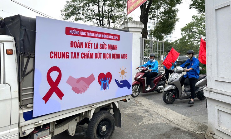 Xã Bát Tràng truyền thông lưu động hưởng ứng tháng hành động Quốc gia phòng chống HIV/AIDS năm 2025- Ảnh 1.