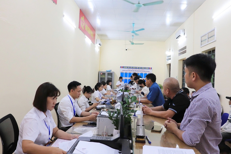 Phú Nghĩa đẩy mạnh cải cách hành chính: Lấy sự hài lòng của người dân làm thước đo- Ảnh 4.