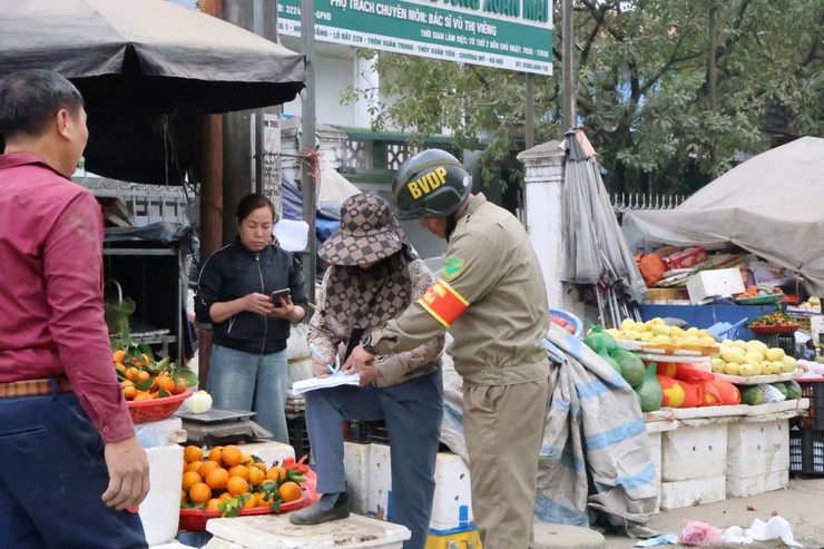 Xã Xuân Mai triển khai đợt cao điểm giải tỏa vi phạm trật tự đô thị, chợ cóc, chợ tạm- Ảnh 10.