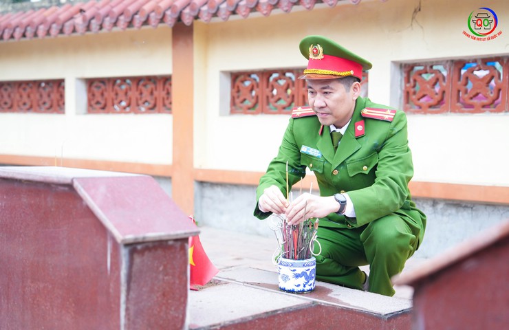 Đoàn lãnh đạo xã Quốc Oai dâng hoa, dâng hương viếng nghĩa trang liệt sĩ Sài Sơn nhân dịp Tết dương lịch 2026- Ảnh 11.