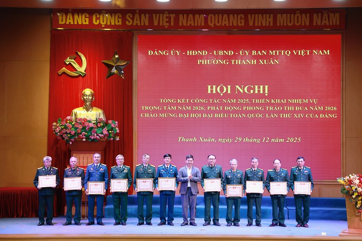 Phường Thanh Xuân: Tổng kết công tác năm 2025, triển khai nhiệm vụ trọng tâm; phát động phong trào thi đua năm 2026 chào mừng Đại hội Đại biểu toàn quốc lần thứ XIV của Đảng - Ảnh 11.