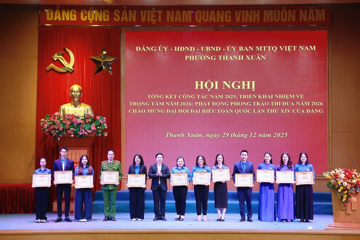 Phường Thanh Xuân: Tổng kết công tác năm 2025, triển khai nhiệm vụ trọng tâm; phát động phong trào thi đua năm 2026 chào mừng Đại hội Đại biểu toàn quốc lần thứ XIV của Đảng - Ảnh 12.
