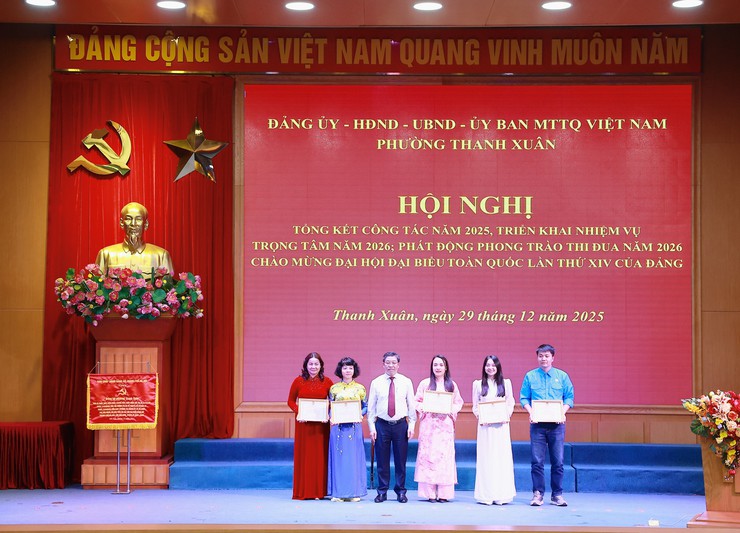 Phường Thanh Xuân: Tổng kết công tác năm 2025, triển khai nhiệm vụ trọng tâm; phát động phong trào thi đua năm 2026 chào mừng Đại hội Đại biểu toàn quốc lần thứ XIV của Đảng - Ảnh 13.