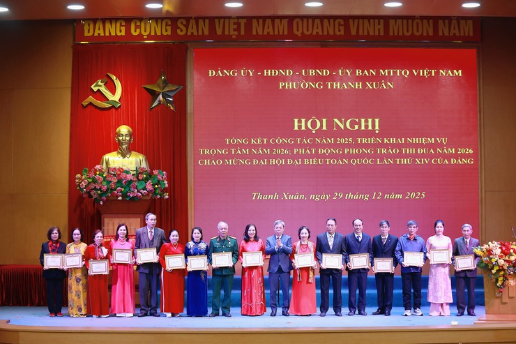 Phường Thanh Xuân: Tổng kết công tác năm 2025, triển khai nhiệm vụ trọng tâm; phát động phong trào thi đua năm 2026 chào mừng Đại hội Đại biểu toàn quốc lần thứ XIV của Đảng - Ảnh 4.