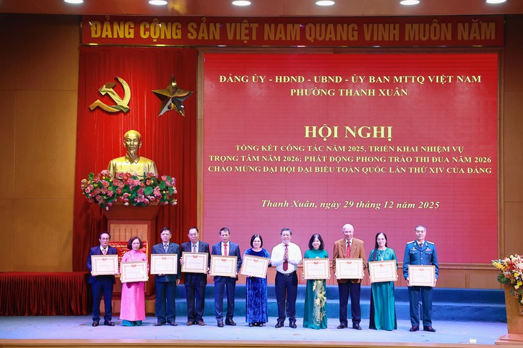 Phường Thanh Xuân: Tổng kết công tác năm 2025, triển khai nhiệm vụ trọng tâm; phát động phong trào thi đua năm 2026 chào mừng Đại hội Đại biểu toàn quốc lần thứ XIV của Đảng - Ảnh 8.