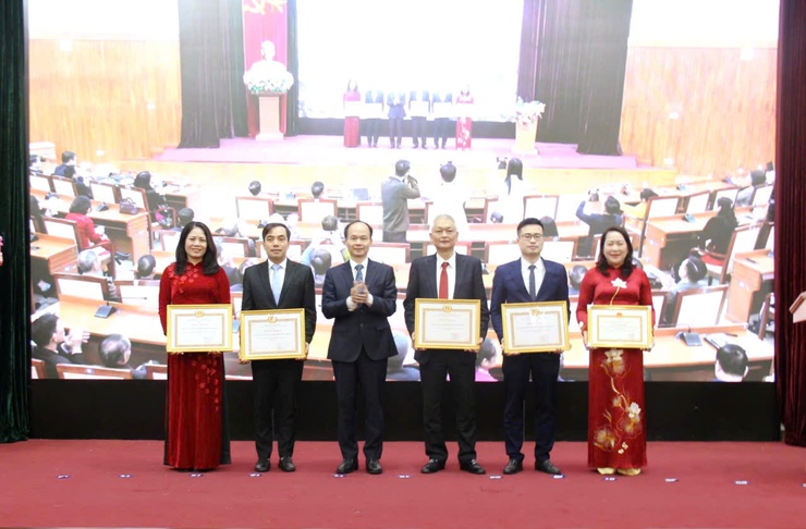 Phường Việt Hưng tổng kết công tác năm 2025 và triển khai nhiệm vụ năm 2026- Ảnh 5.