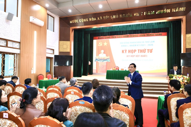 HĐND xã Thư Lâm khoá I, nhiệm kỳ 2021-2026 tổ chức Kỳ họp thứ Tư
( Kỳ họp đột xuất)
- Ảnh 2.