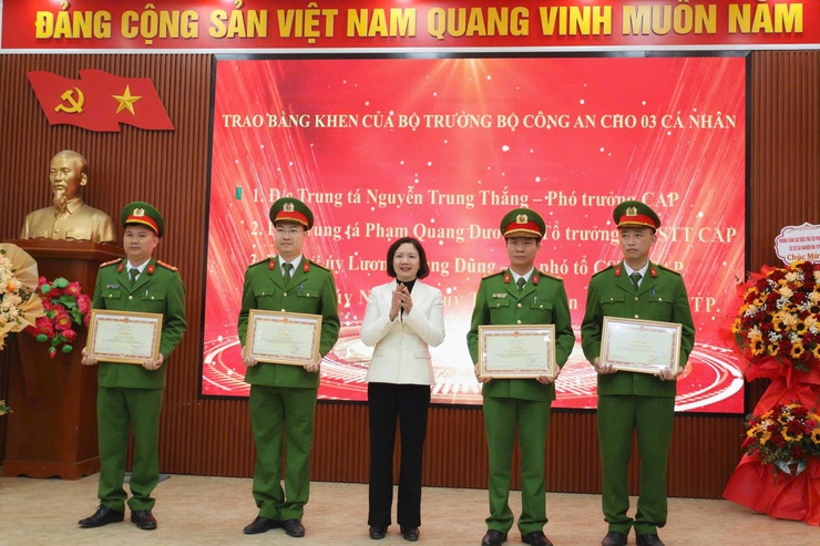 Công an phường Tùng Thiện tổng kết công tác công an năm 2025, triển khai nhiệm vụ năm 2026- Ảnh 2.