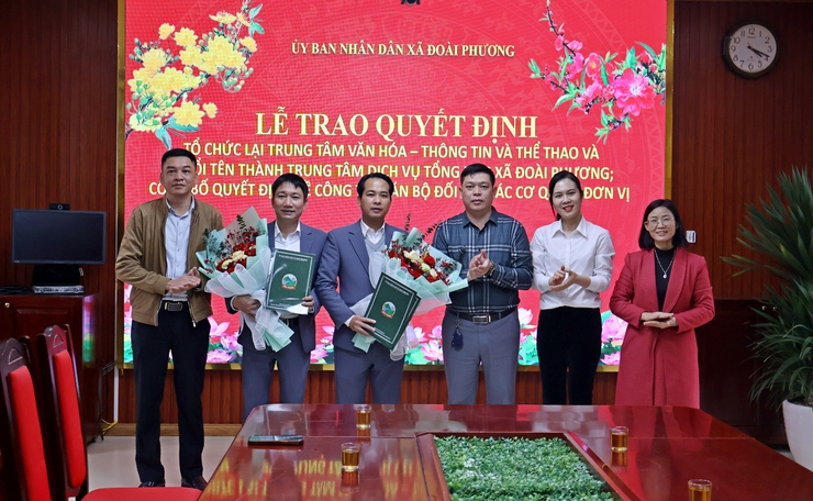Xã Đoài Phương trao Quyết định tổ chức lại Trung tâm Văn hóa – Thông tin và Thể thao; công bố Quyết định về công tác cán bộ- Ảnh 1.