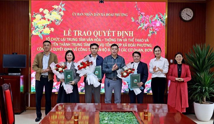 Xã Đoài Phương trao Quyết định tổ chức lại Trung tâm Văn hóa – Thông tin và Thể thao; công bố Quyết định về công tác cán bộ- Ảnh 2.