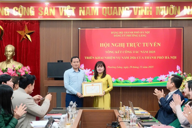 ĐẢNG ỦY PHƯỜNG LÁNG THAM DỰ HỘI NGHỊ TRỰC TUYẾN TỔNG KẾT CÔNG TÁC NĂM 2025 CỦA THÀNH PHỐ HÀ NỘI- Ảnh 5.