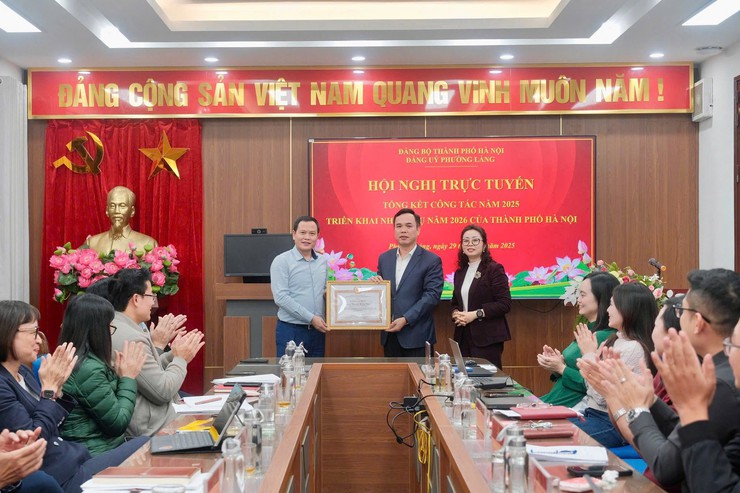 ĐẢNG ỦY PHƯỜNG LÁNG THAM DỰ HỘI NGHỊ TRỰC TUYẾN TỔNG KẾT CÔNG TÁC NĂM 2025 CỦA THÀNH PHỐ HÀ NỘI- Ảnh 4.