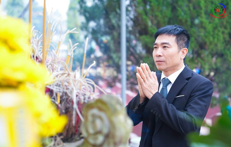 Đoàn lãnh đạo xã Quốc Oai dâng hoa, dâng hương viếng nghĩa trang liệt sĩ Sài Sơn nhân dịp Tết dương lịch 2026- Ảnh 7.