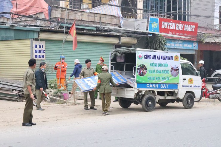 Xã Xuân Mai triển khai đợt cao điểm giải tỏa vi phạm trật tự đô thị, chợ cóc, chợ tạm- Ảnh 7.