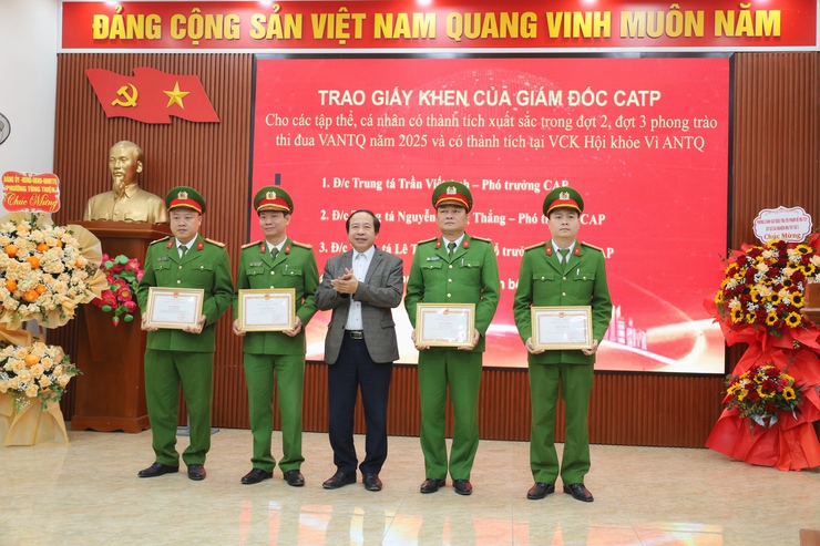 Công an phường Tùng Thiện tổng kết công tác công an năm 2025, triển khai nhiệm vụ năm 2026- Ảnh 3.