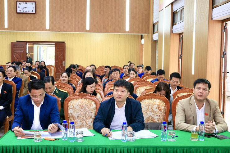 HĐND xã Thư Lâm khoá I, nhiệm kỳ 2021-2026 tổ chức Kỳ họp thứ Tư
( Kỳ họp đột xuất)
- Ảnh 9.