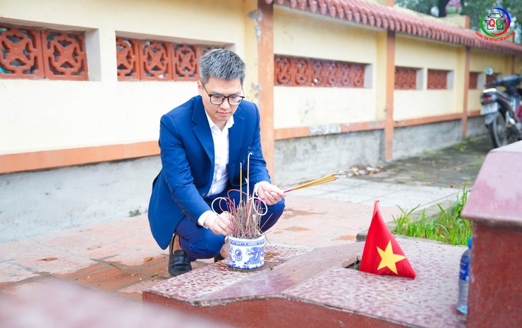 Đoàn lãnh đạo xã Quốc Oai dâng hoa, dâng hương viếng nghĩa trang liệt sĩ Sài Sơn nhân dịp Tết dương lịch 2026- Ảnh 9.