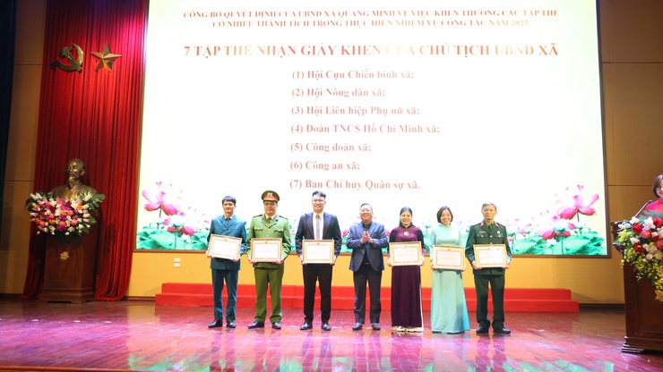 Xã Quang Minh tổng kết công tác năm 2025, khen thưởng cho các tập thể, cá nhân hoàn thành xuất sắc nhiệm vụ - Ảnh 4.