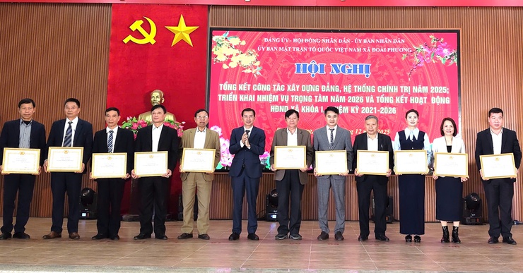 Xã Đoài Phương: Trên 100 tập thể, cá nhân được khen thưởng

- Ảnh 4.