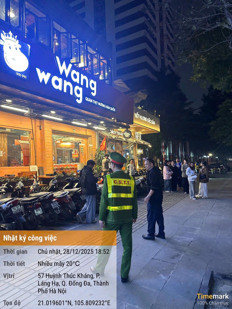 PHƯỜNG GIẢNG VÕ QUYẾT LIỆT GIẢI QUYẾT ĐIỂM NGHẼN "TRẬT TỰ ĐÔ THỊ" – TRẢ LẠI VỈA HÈ XANH, SẠCH, ĐẸP- Ảnh 6.