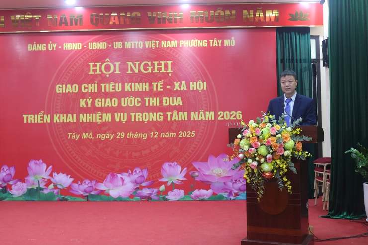 Phường Tây Mỗ giao chỉ tiêu Kinh tế - Xã hội, ký giao ước thi đua và triển khai nhiệm vụ trọng tâm năm 2026 và tổng kết công tác thi đua năm 2025
- Ảnh 2.